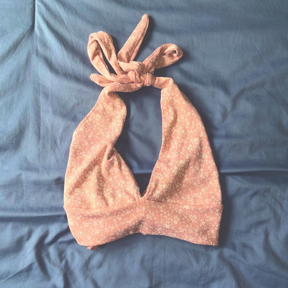 Cute summery beach floral top with a tie on the top and the back.